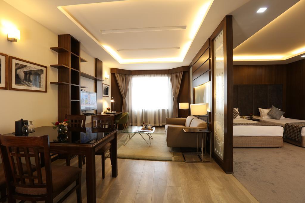 Royal Singi Hotel Katmandu Dış mekan fotoğraf